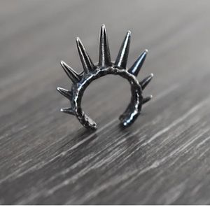 💀🎃🍂Razor Claw Earring Cuff